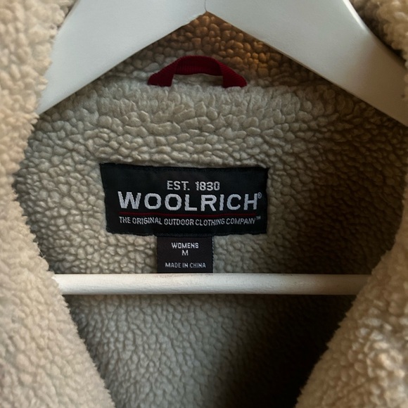 Woolrich women’s corduroy jacket in dark moss green, lined with Sherpa - Picture 2 of 3